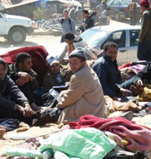 Rifugiati nel campo di Chouca a Ras Jedir, al confine <br>tra Libia e Tunisia.