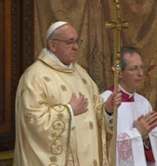 Papa Francesco durante la messa con i Cardinali.