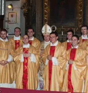 I neo ordinati con monsignor Massimo Camisasca <br> ©Giuseppe M. Codazzi.