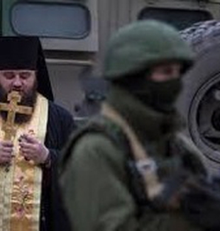 Un sacerdote ortodosso in Crimea.