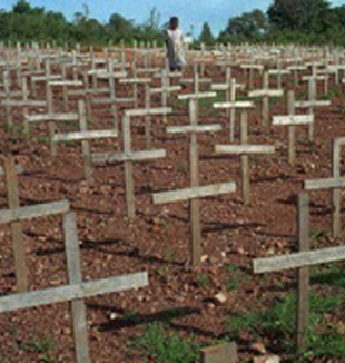 Un cimitero del genocidio a Kigali, Ruanda.