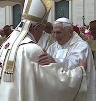 Francesco e il papa emerito Benedetto XVI.