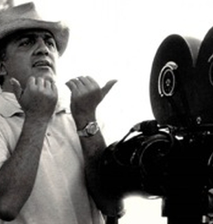 Federico Fellini durante le riprese di "8½".