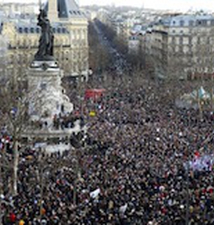 La manifestazione di domenica a Parigi.