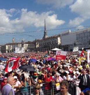 Piazza Vittorio Veneto durante la visita del Papa<br> a Torino.