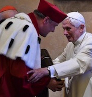 Joseph Ratzinger riceve il dottorato "honoris causa".
