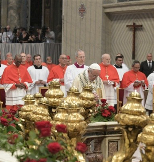 Papa Francesco alla messa del Concistoro