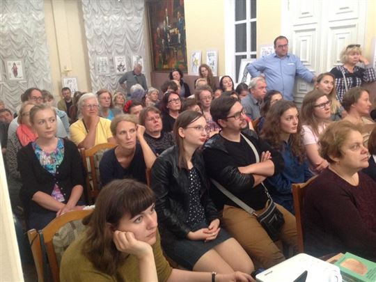 Il pubblico di Pamiežža durante uno degli incontri