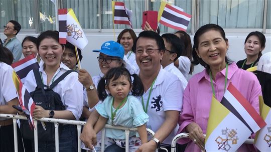 L'attesa tra le vie di Bangkok (foto: Papal Flight Press Pool)