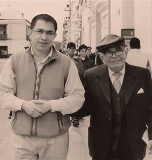 Juvenal Ñique Rios con il figlio Oscar
