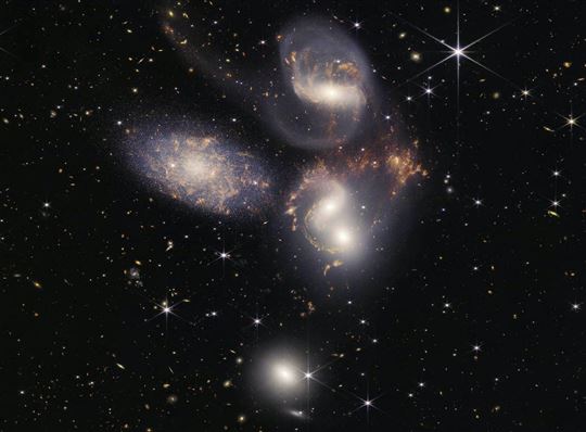 Le cinque galassie del Quintetto di Stephan (©NASA)