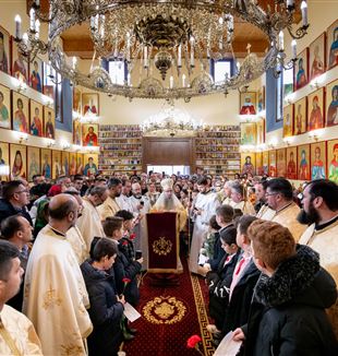 La comunità ortodossa rumena di Rozzano (Milano) durante una celebrazione nella chiesa di San Giorgio (FotoBudac Studio)