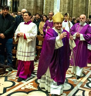 Monsignor Mario Delpini alla Messa per don Giussani. Duomo di Milano, 26 febbraio 2024 (Pino Franchino/Archivio CL)