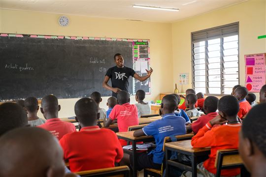 A lezione alla Luigi Giussani Primary School (Foto Emmanuel Museruka/Avsi)