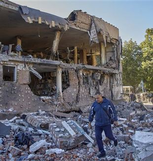I bombardamenti a Kharkiv (Foto Ansa)