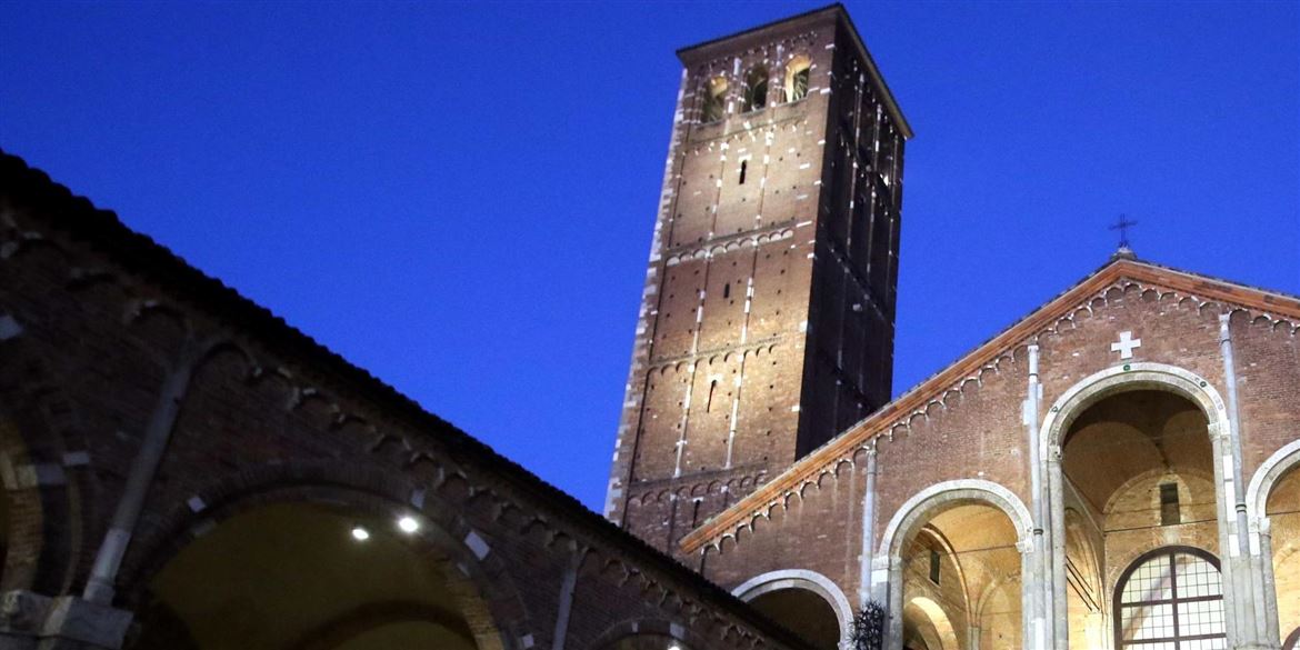 La Basilica di Sant'Ambrogio a Milano (Ansa/Paolo Salmoirago)